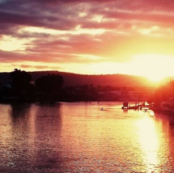 Surfers Hawaiian Holiday Apartments