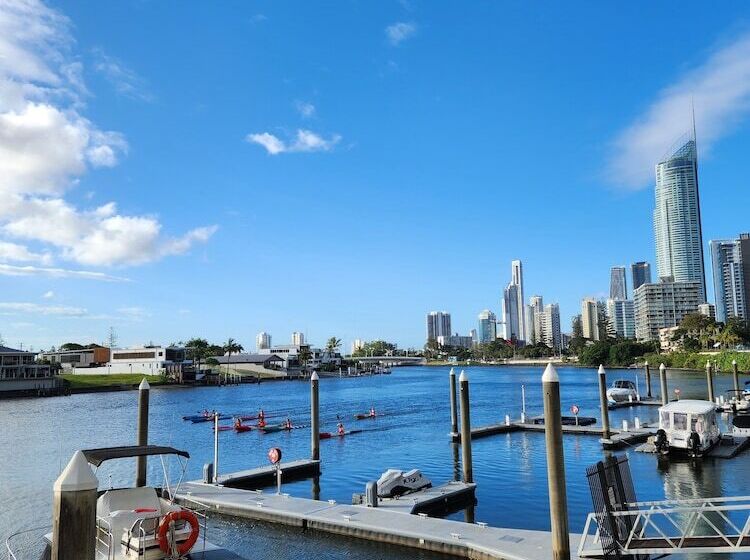 Surfers Hawaiian Holiday Apartments