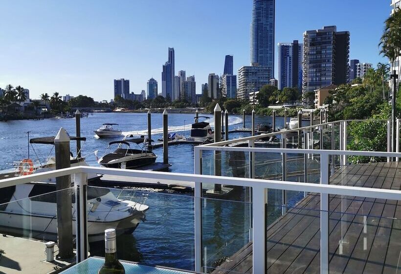 Surfers Hawaiian Holiday Apartments