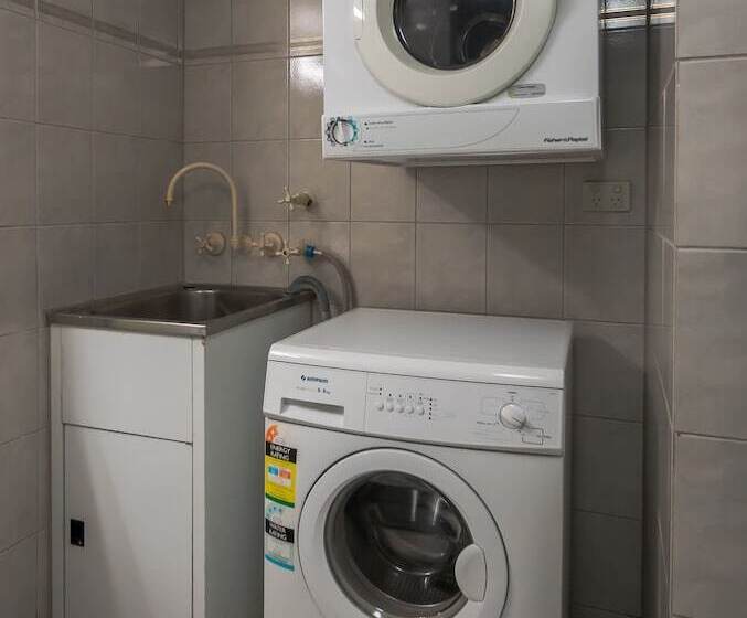 Surfers Hawaiian Holiday Apartments