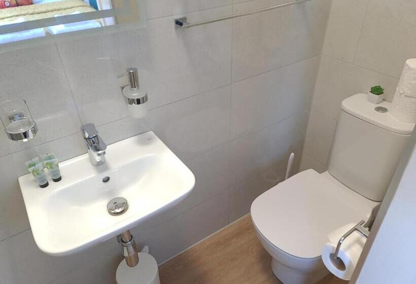 Torland Seafront Hotel   Free Parking, Wi Fi, All Rooms En Suite