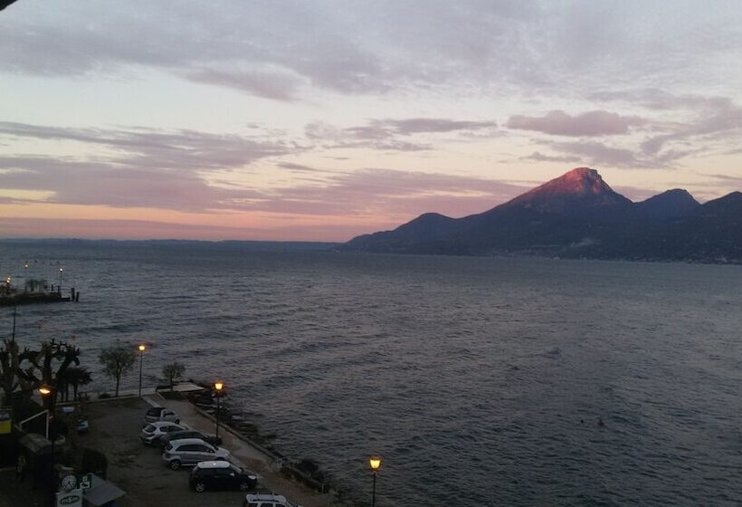 住宿加早餐  Garda Family House