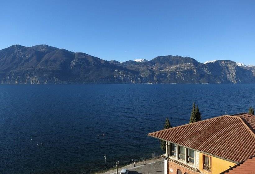 민박 Garda Family House