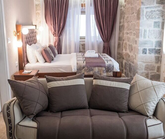 Conte Hotel & Restaurant