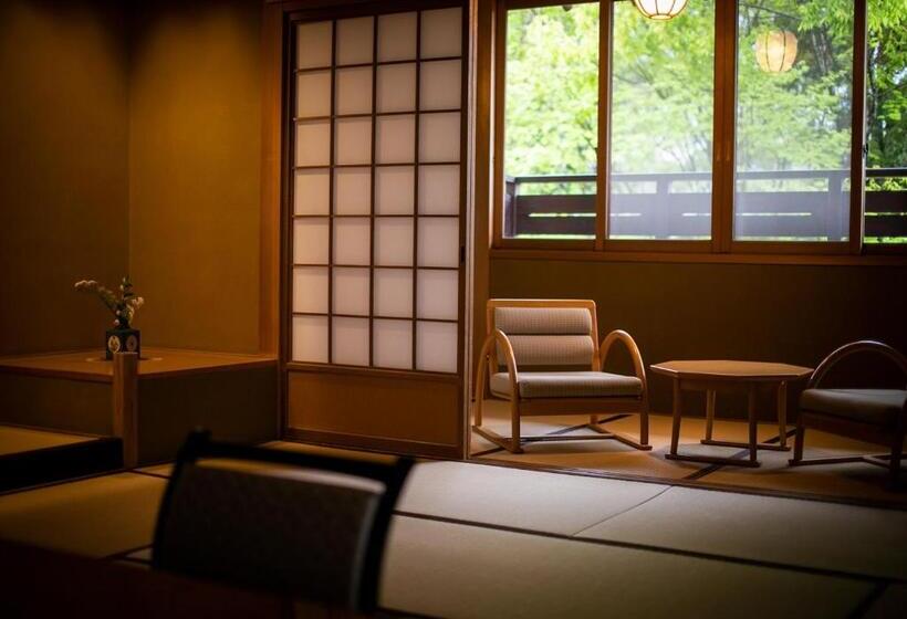 Yufuin Onsen Hinoharu Ryokan