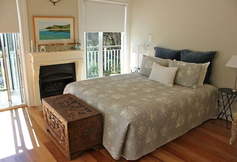 Отель 970 Lonely Bay Lodge