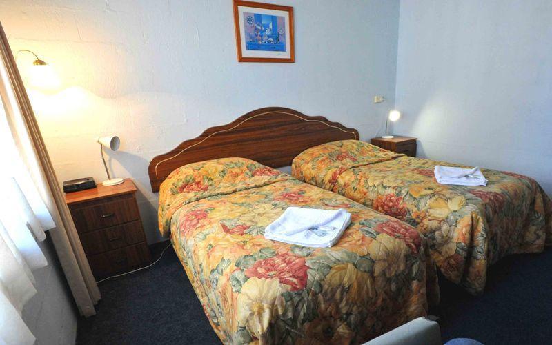 Отель Alanvale Apartments & Motor Inn