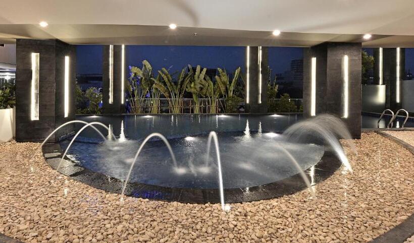 Отель Amaroossa Grande Bekasi