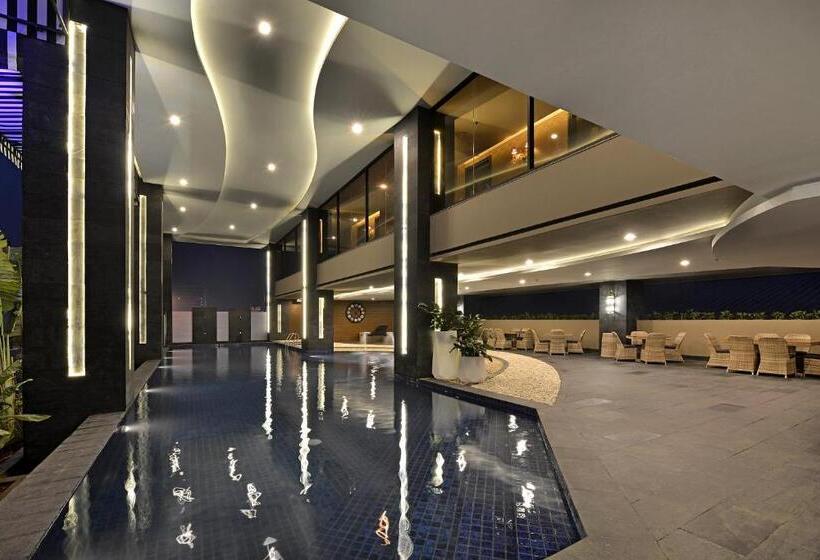 Отель Amaroossa Grande Bekasi