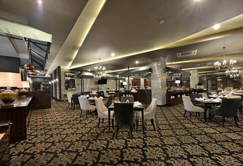 Отель Amaroossa Grande Bekasi