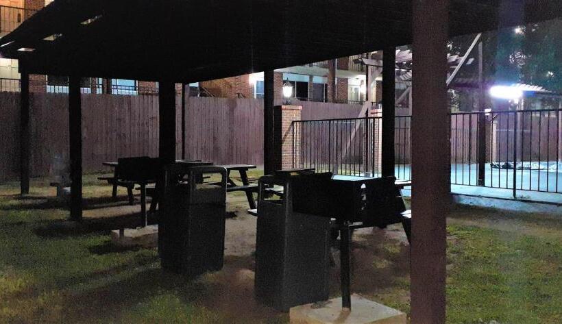 Отель Americas Best Value Inn Phenix City