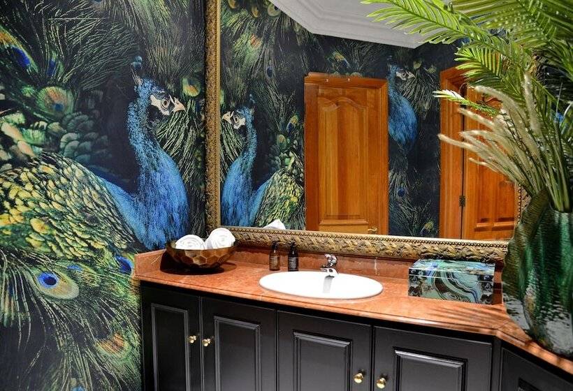 Apogee Boutique Hotel & Spa