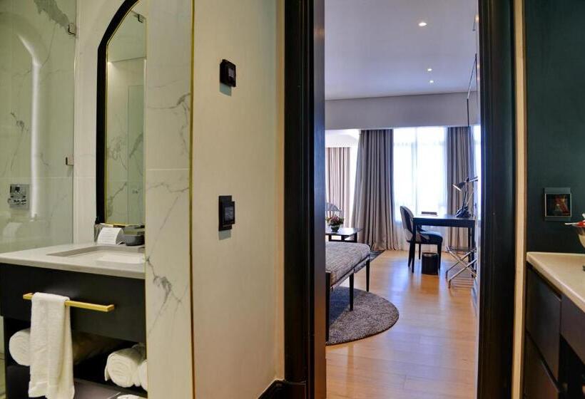 Apogee Boutique Hotel & Spa