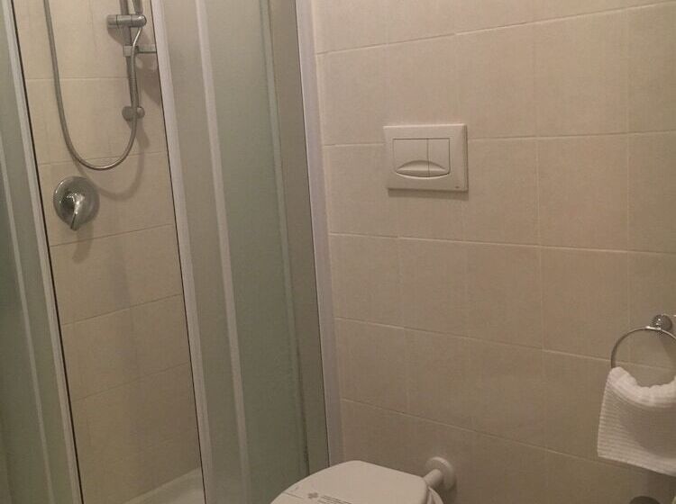 בית מלון כפרי Astor