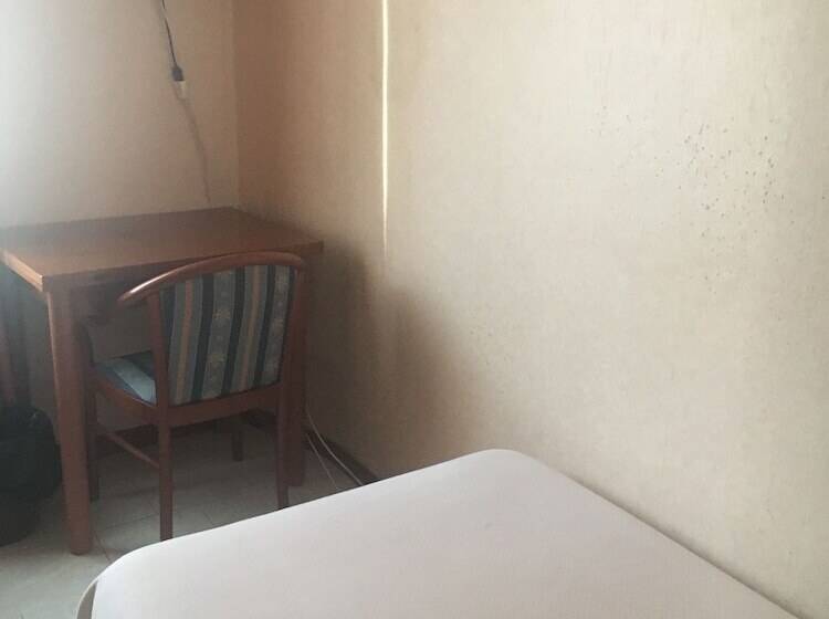 בית מלון כפרי Astor