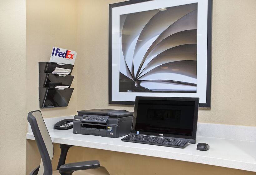 فندق Candlewood Suites Fort Campbell   Oak Grove, An Ihg