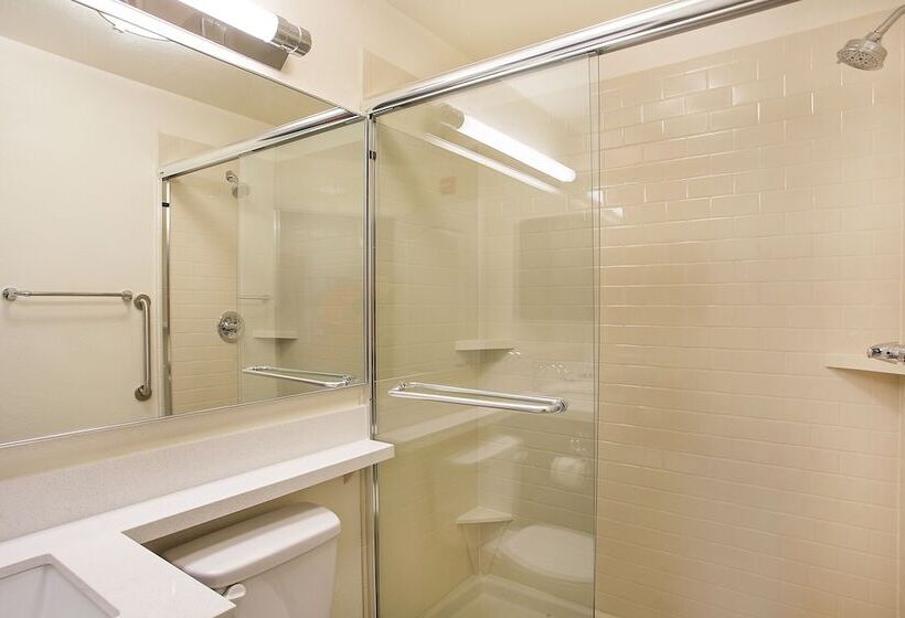 فندق Candlewood Suites Fort Campbell   Oak Grove, An Ihg