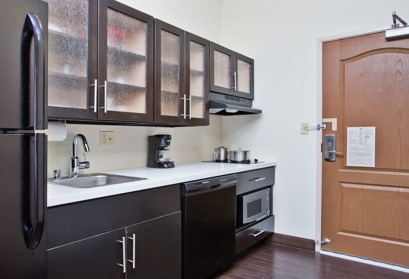 فندق Candlewood Suites Fort Campbell   Oak Grove, An Ihg