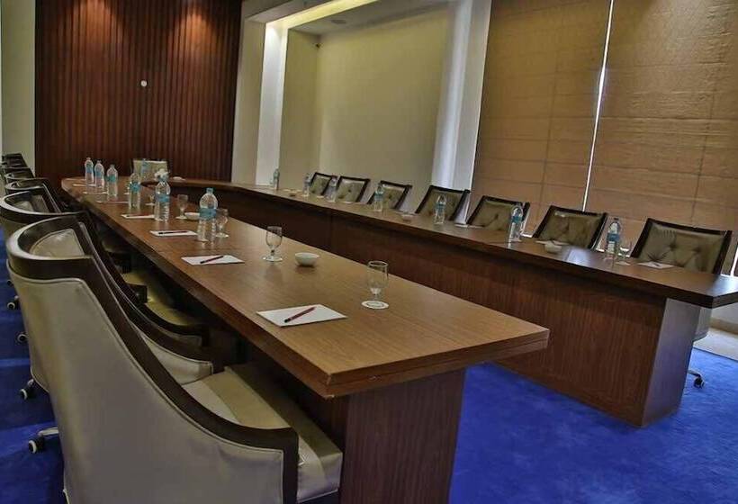 فندق Clarion Inn Sevilla