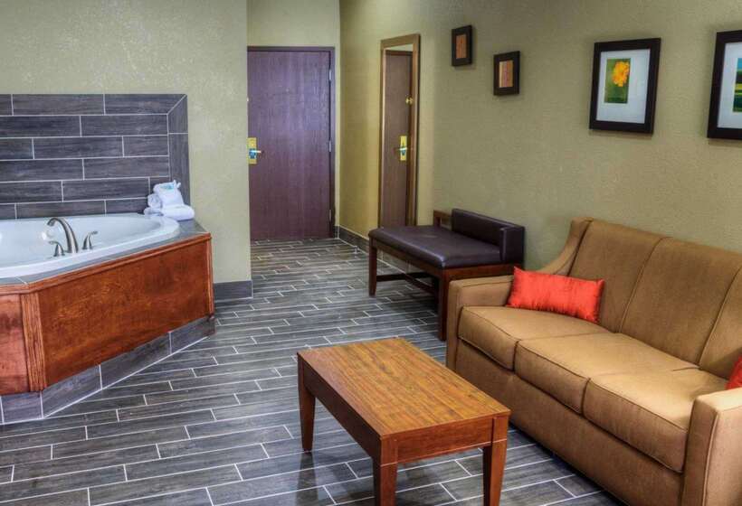 فندق Comfort Suites Plymouth Near Us 30