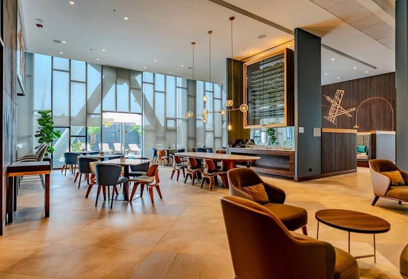 فندق Courtyard By Marriott Santiago Airport