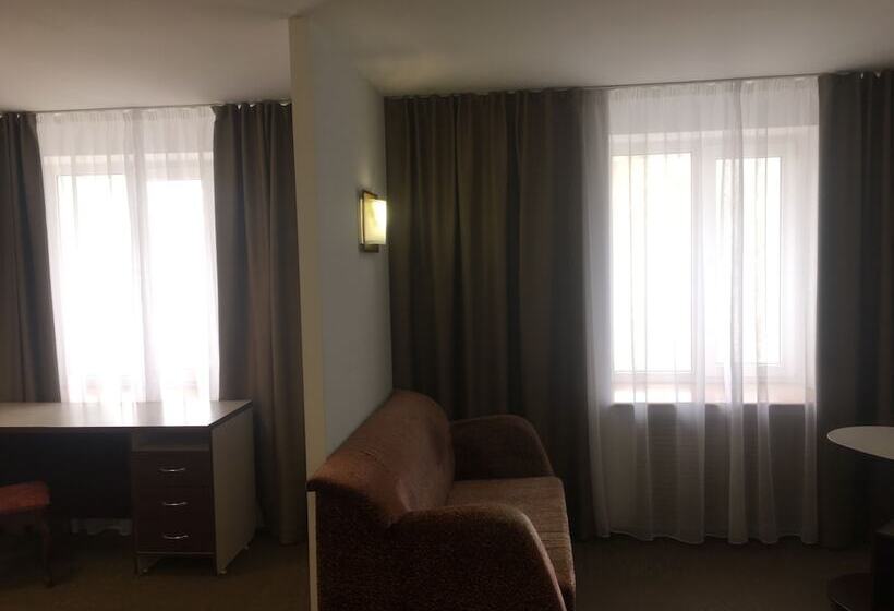 בית מלון כפרי Deryabin