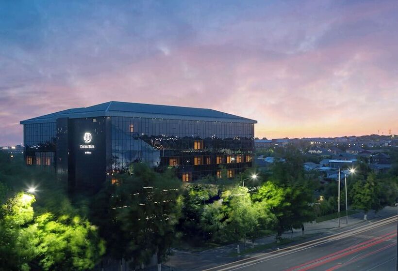 هتل Doubletree By Hilton Shymkent