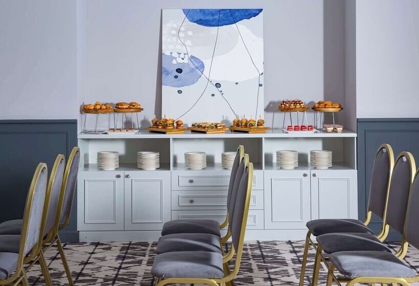 هتل Doubletree By Hilton Shymkent