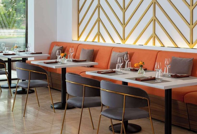 هتل Doubletree By Hilton Shymkent