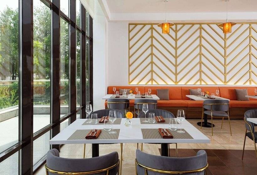 هتل Doubletree By Hilton Shymkent