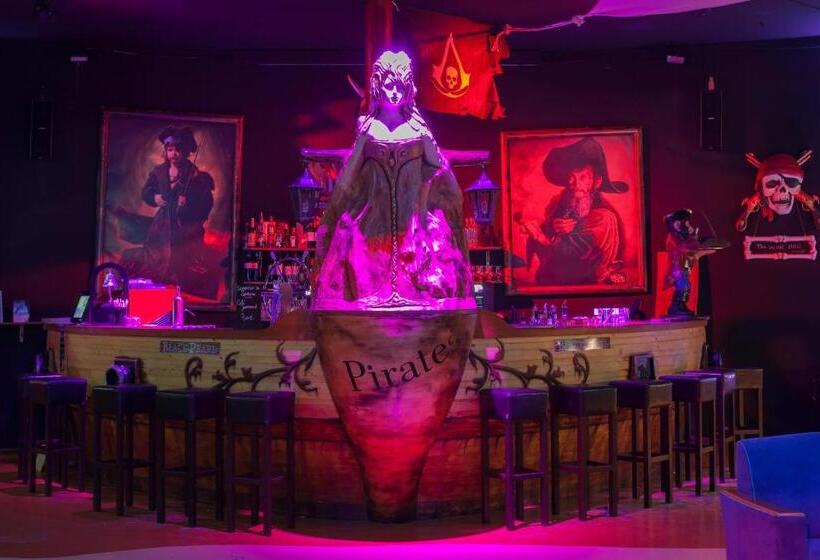 Отель Du Parc  Pirates