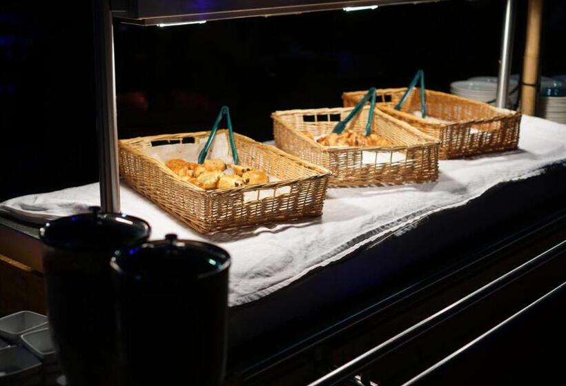 Отель Du Parc  Pirates