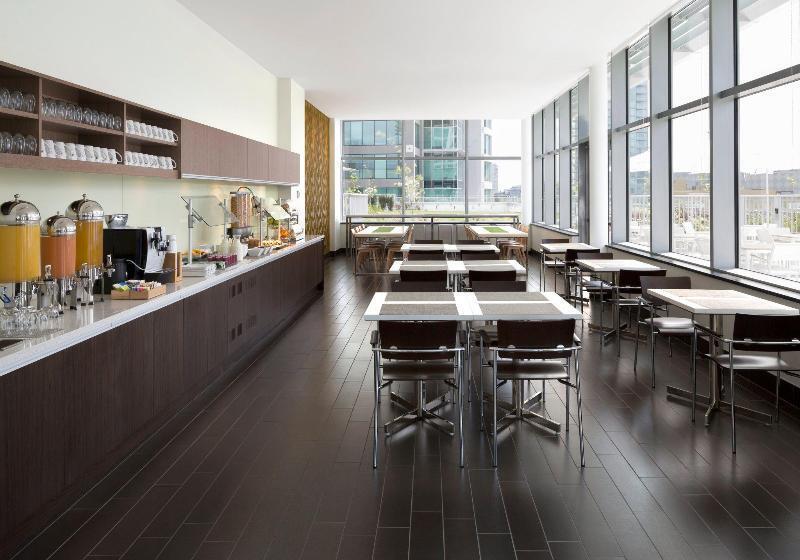 Отель Element By Westin Vancouver Metrotown