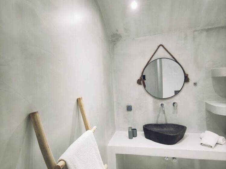 Отель Fira Cave Suites