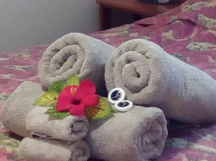 هتل Fletcher Christian Apartments