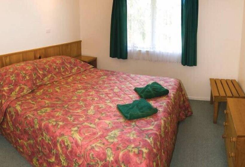 هتل Fletcher Christian Apartments