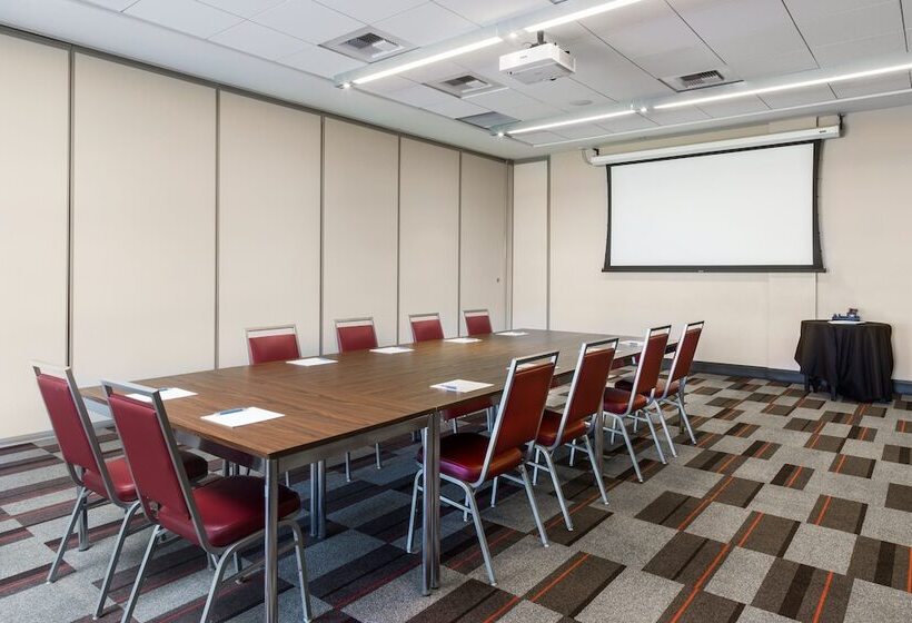 هتل Four Points By Sheraton At Phoenix Mesa Gateway Airport