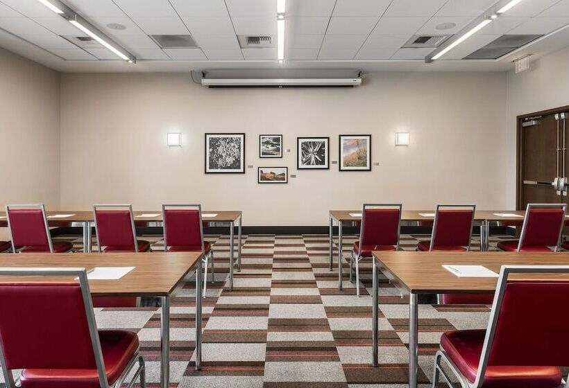 בית מלון כפרי Four Points By Sheraton At Phoenix Mesa Gateway Airport