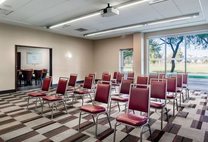 בית מלון כפרי Four Points By Sheraton At Phoenix Mesa Gateway Airport
