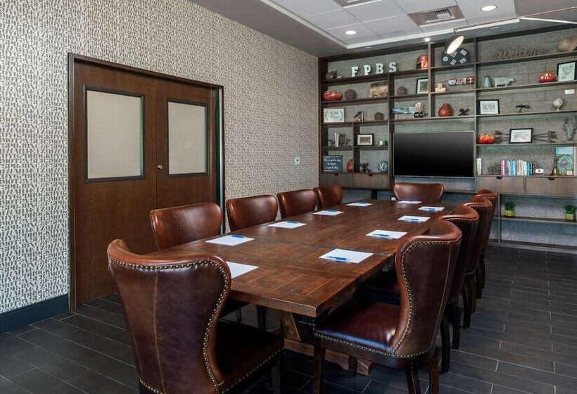 هتل Four Points By Sheraton At Phoenix Mesa Gateway Airport