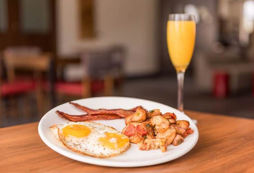 هتل Four Points By Sheraton At Phoenix Mesa Gateway Airport
