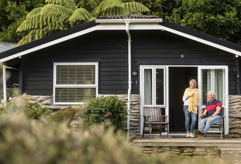 בית מלון כפרי Furneaux Lodge