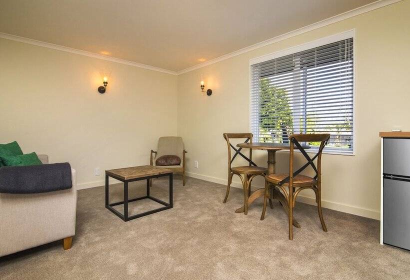 בית מלון כפרי Furneaux Lodge