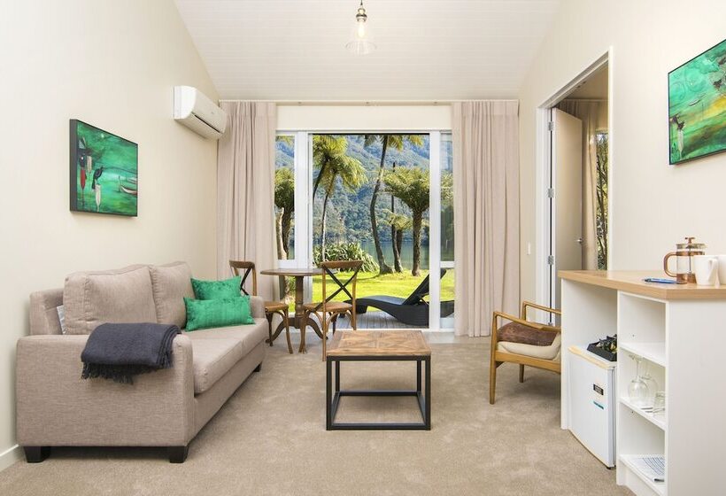 בית מלון כפרי Furneaux Lodge