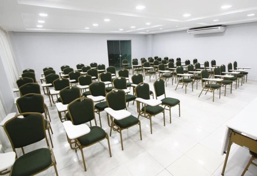 ホテル Golden Ville