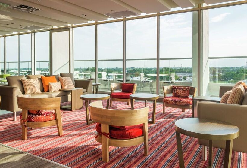 هتل Hampton By Hilton Yopal