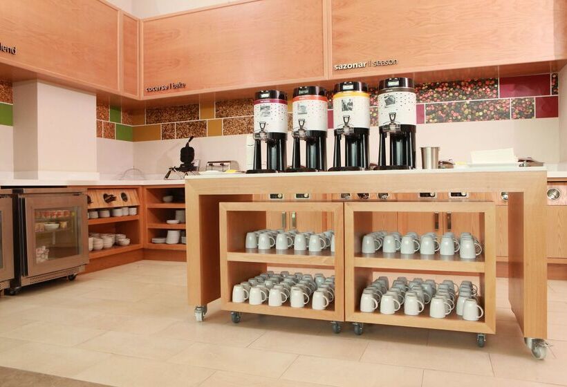 هتل Hampton Inn & Suites By Hilton Aguascalientes Airport