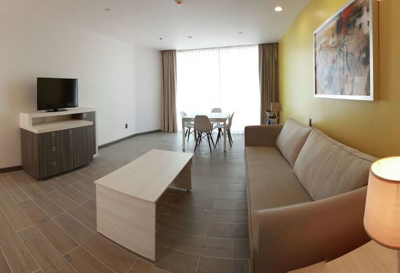 هتل Hampton Inn & Suites By Hilton Aguascalientes Airport