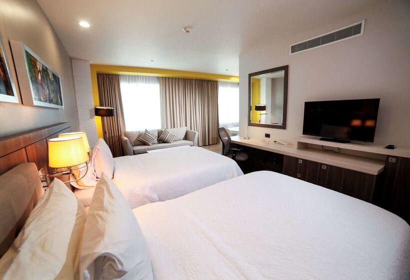 هتل Hampton Inn & Suites By Hilton Aguascalientes Airport