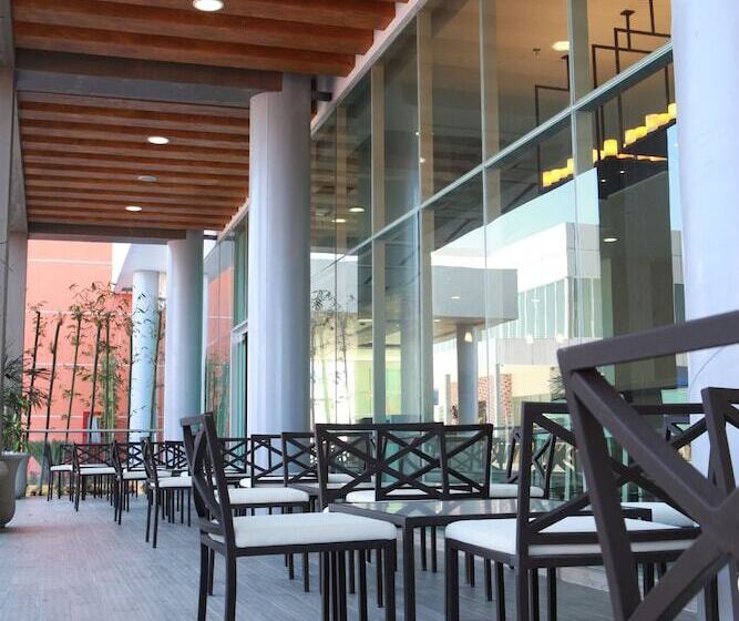 هتل Hampton Inn & Suites By Hilton Aguascalientes Airport